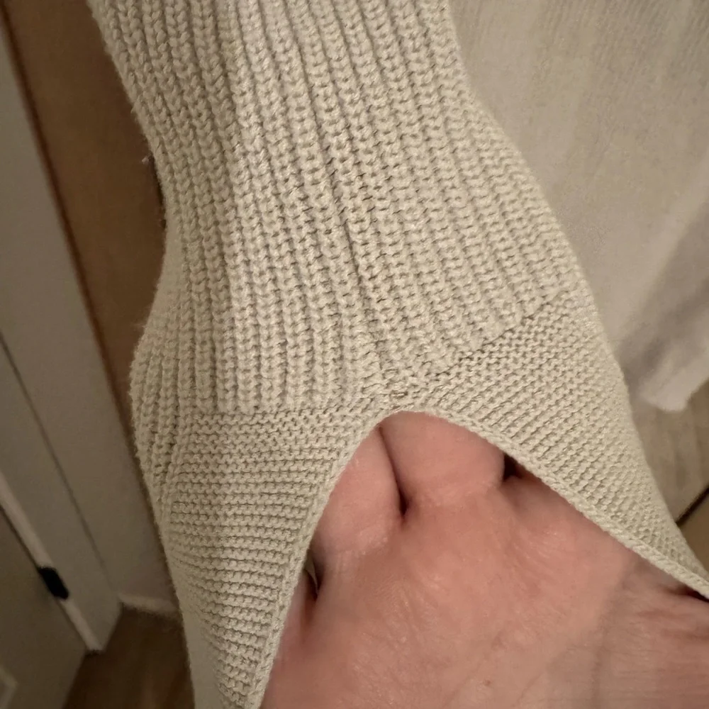 Sleeveless Ribbed Knit Top - Picture 2 of 3